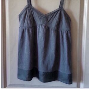 American Eagle gray tank top. Body: 100% cotton bottom hem: 100% silk